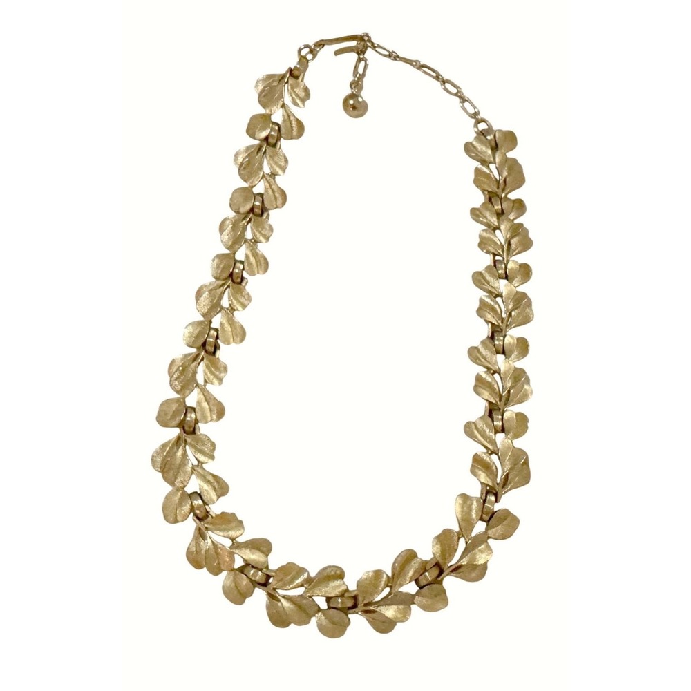 Trifari signed 15"-17" layered leaf linked choker necklace